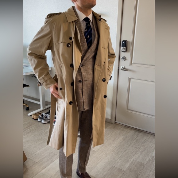 BURBERRY TRENCH COAT - Picture 5 of 17